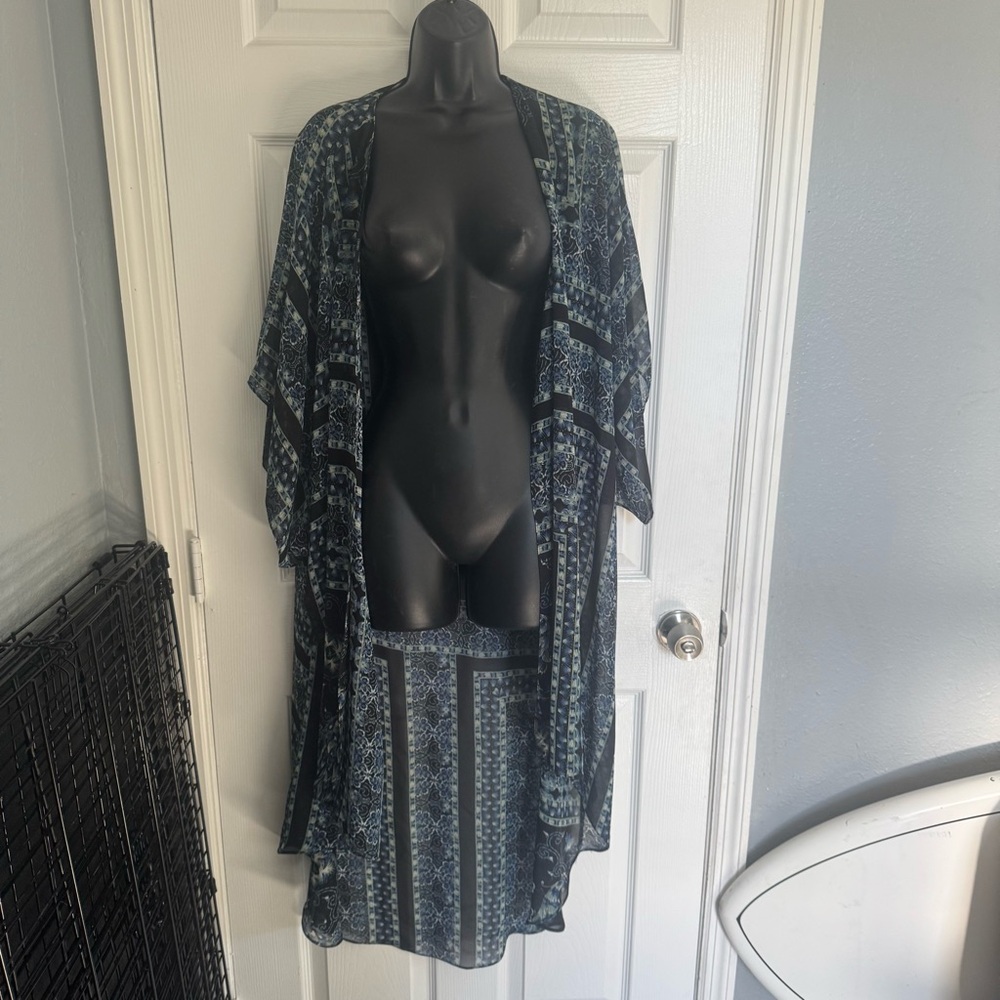 Forever 21 Black and Blue Patterned Kimono